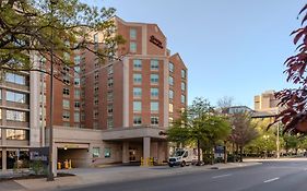 Hampton Inn & Suites Reagan National Airport